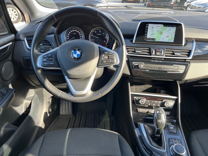 Abbildung Fahrzeugdetailansicht BMW 218 - Nr. 10