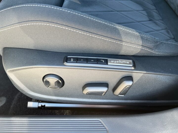 Abbildung Fahrzeugdetailansicht Volkswagen Golf Variant - Nr. 31