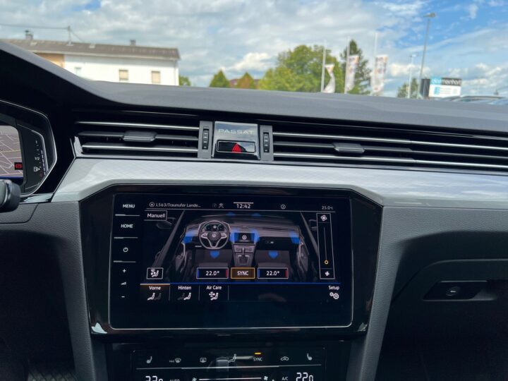 Abbildung Fahrzeugdetailansicht Volkswagen Passat Variant - Nr. 24