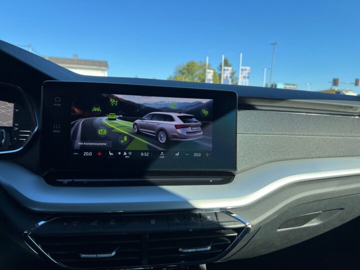 Abbildung Fahrzeugdetailansicht Skoda Octavia - Nr. 23