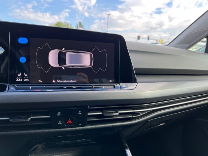 Abbildung Fahrzeugdetailansicht Volkswagen Golf Variant - Nr. 27