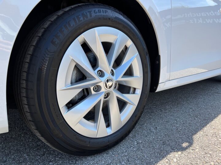 Abbildung Fahrzeugdetailansicht Skoda Octavia - Nr. 37