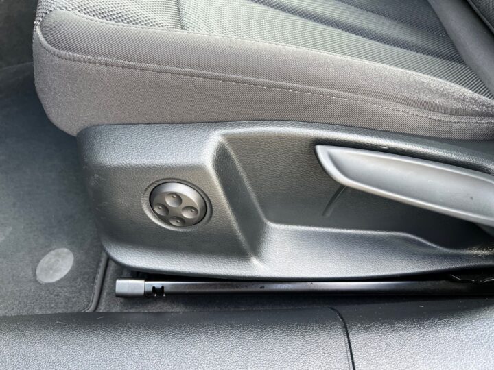 Abbildung Fahrzeugdetailansicht Audi A4 - Nr. 30