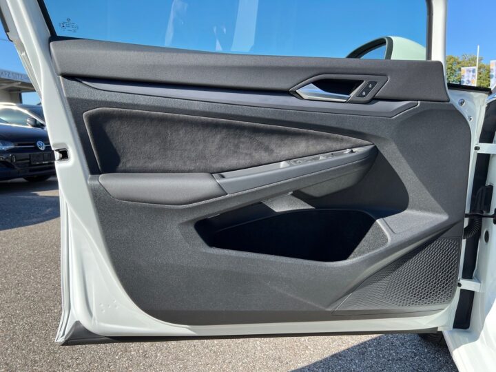 Abbildung Fahrzeugdetailansicht Volkswagen Golf Variant - Nr. 29