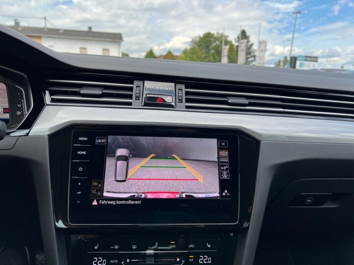 Abbildung Fahrzeugdetailansicht Volkswagen Passat Variant - Nr. 27