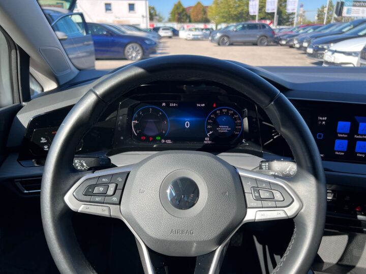 Abbildung Fahrzeugdetailansicht Volkswagen Golf Variant - Nr. 15