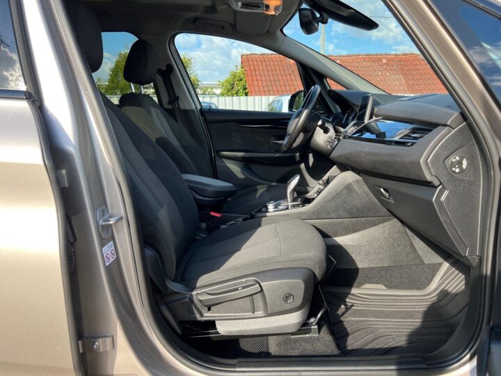 Abbildung Fahrzeugdetailansicht BMW 218 - Nr. 30