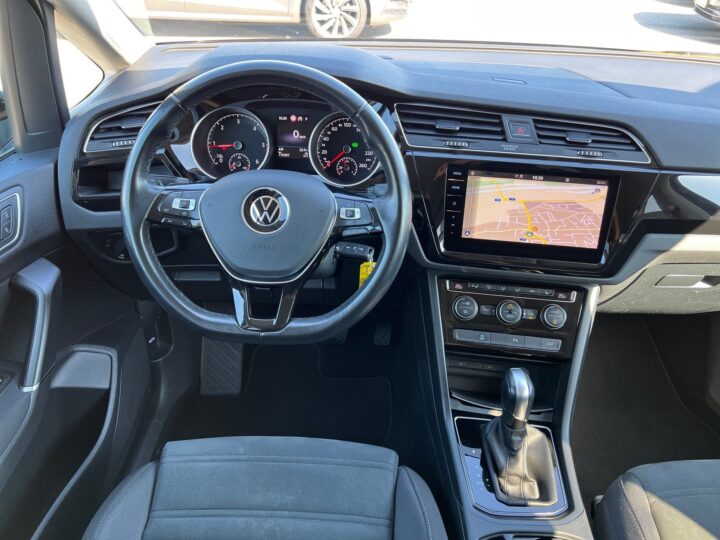 Abbildung Fahrzeugdetailansicht Volkswagen Touran - Nr. 10