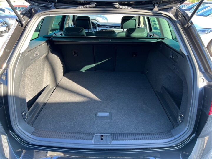 Abbildung Fahrzeugdetailansicht Volkswagen Passat Variant - Nr. 14