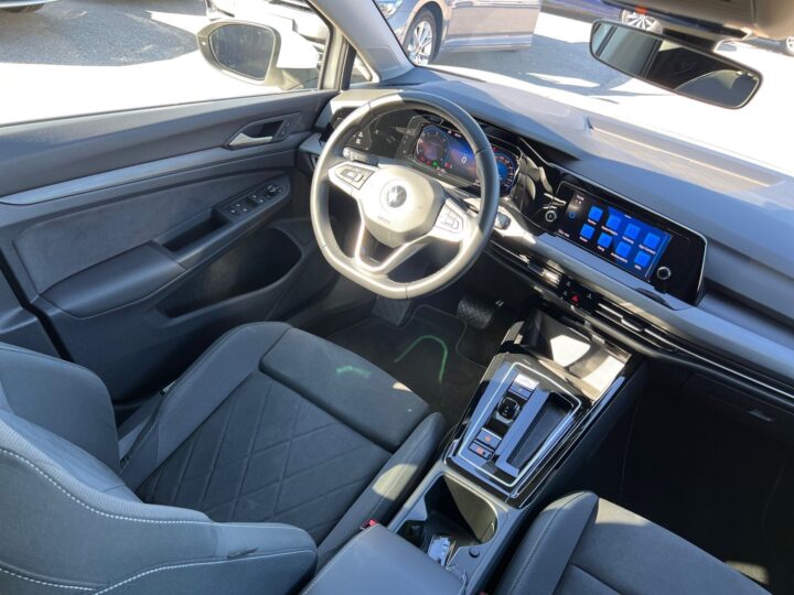 Abbildung Fahrzeugdetailansicht Volkswagen Golf Variant - Nr. 11