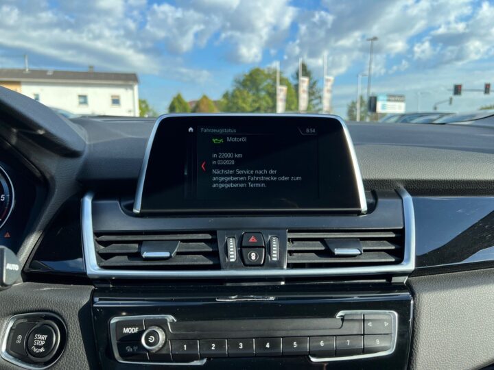 Abbildung Fahrzeugdetailansicht BMW 218 - Nr. 21