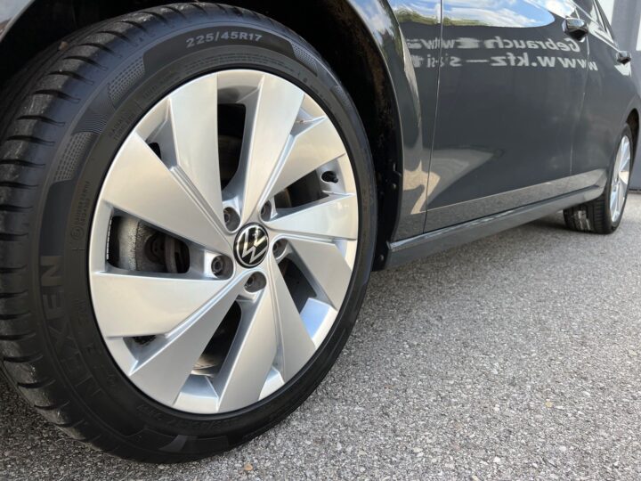 Abbildung Fahrzeugdetailansicht Volkswagen Golf Variant - Nr. 37