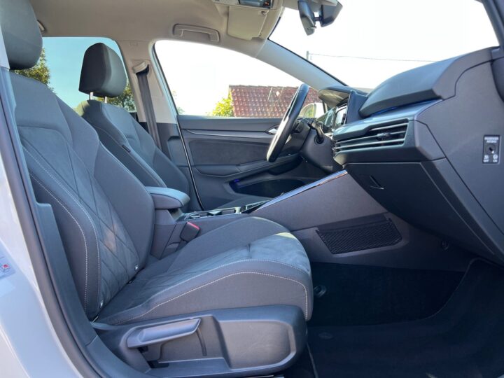 Abbildung Fahrzeugdetailansicht Volkswagen Golf Variant - Nr. 33