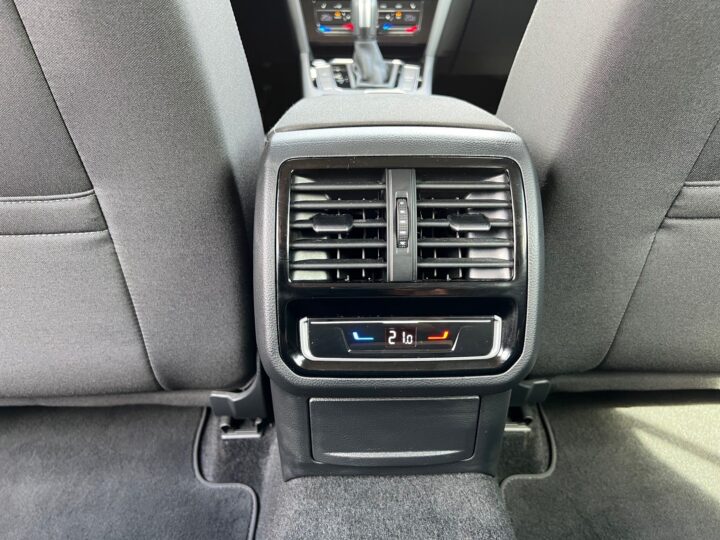 Abbildung Fahrzeugdetailansicht Volkswagen Passat Variant - Nr. 33