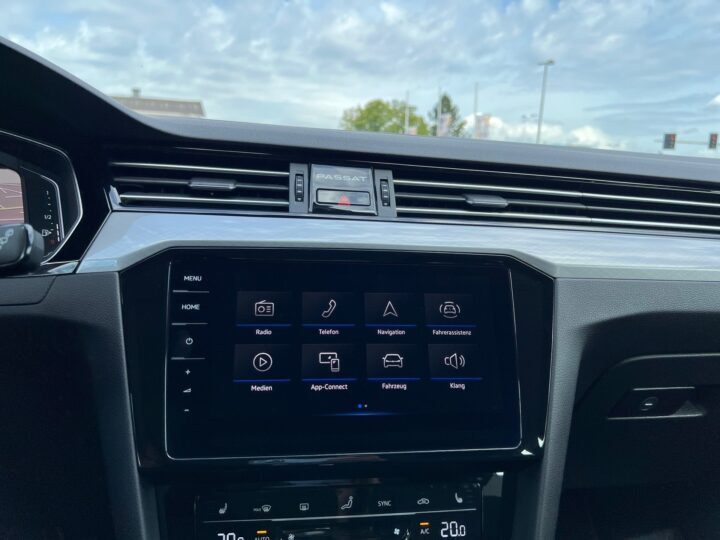 Abbildung Fahrzeugdetailansicht Volkswagen Passat Variant - Nr. 18