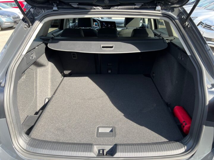 Abbildung Fahrzeugdetailansicht Volkswagen Golf Variant - Nr. 14