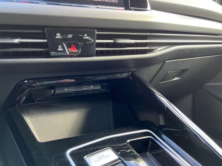 Abbildung Fahrzeugdetailansicht Volkswagen Golf Variant - Nr. 28