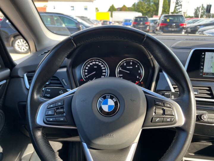 Abbildung Fahrzeugdetailansicht BMW 218 - Nr. 15