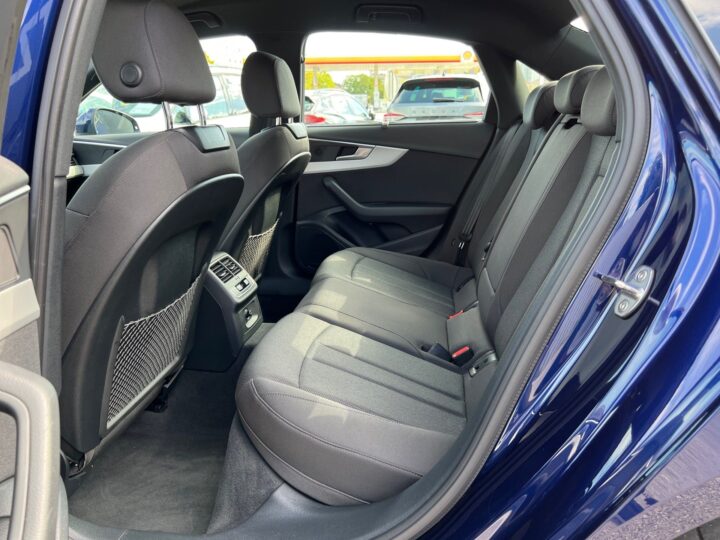 Abbildung Fahrzeugdetailansicht Audi A4 - Nr. 12