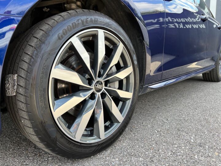 Abbildung Fahrzeugdetailansicht Audi A4 - Nr. 36
