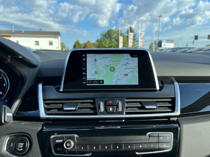 Abbildung Fahrzeugdetailansicht BMW 218 - Nr. 20