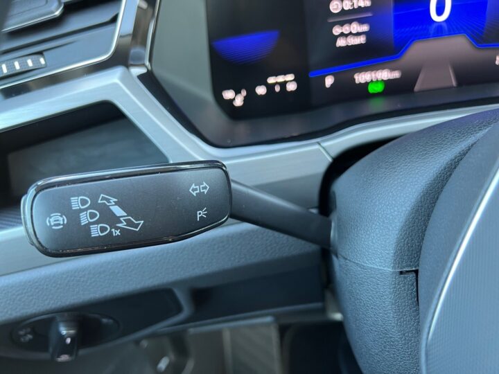 Abbildung Fahrzeugdetailansicht Volkswagen Touran - Nr. 45