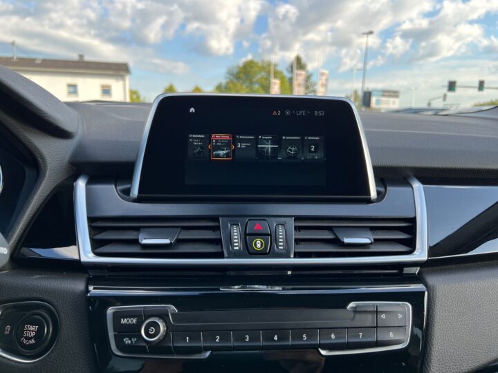 Abbildung Fahrzeugdetailansicht BMW 218 - Nr. 17