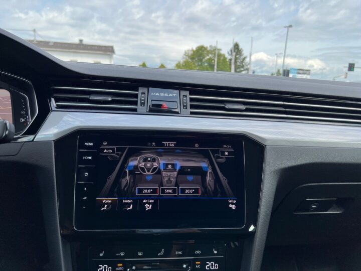 Abbildung Fahrzeugdetailansicht Volkswagen Passat Variant - Nr. 24