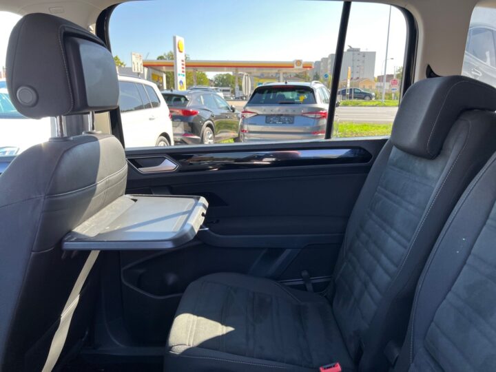 Abbildung Fahrzeugdetailansicht Volkswagen Touran - Nr. 33