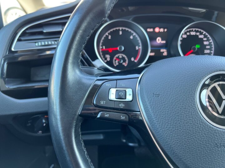 Abbildung Fahrzeugdetailansicht Volkswagen Touran - Nr. 42