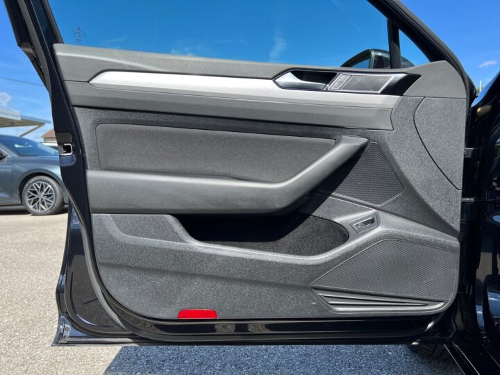 Abbildung Fahrzeugdetailansicht Volkswagen Passat Variant - Nr. 30