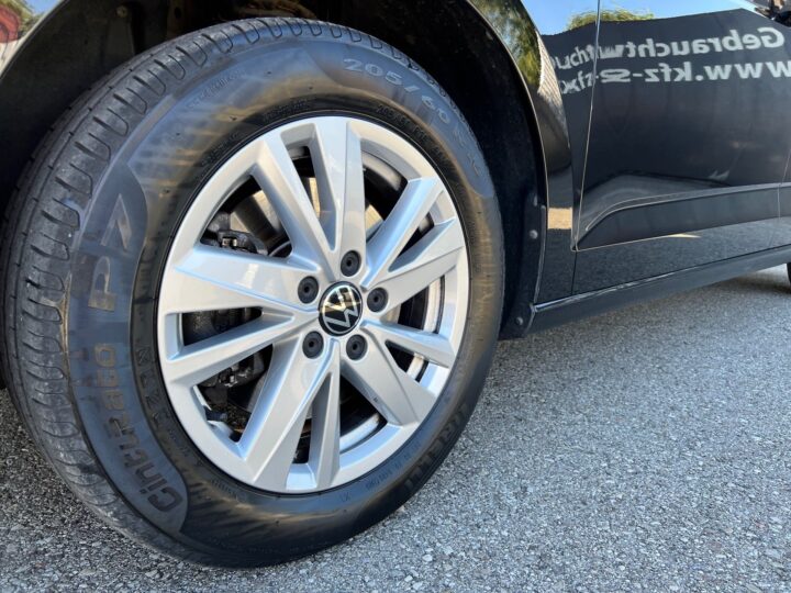 Abbildung Fahrzeugdetailansicht Volkswagen Touran - Nr. 37