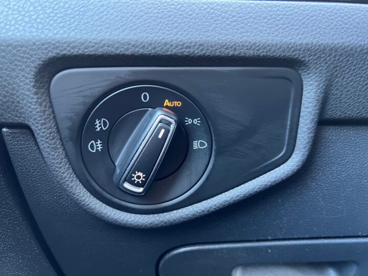 Abbildung Fahrzeugdetailansicht Volkswagen Touran - Nr. 45