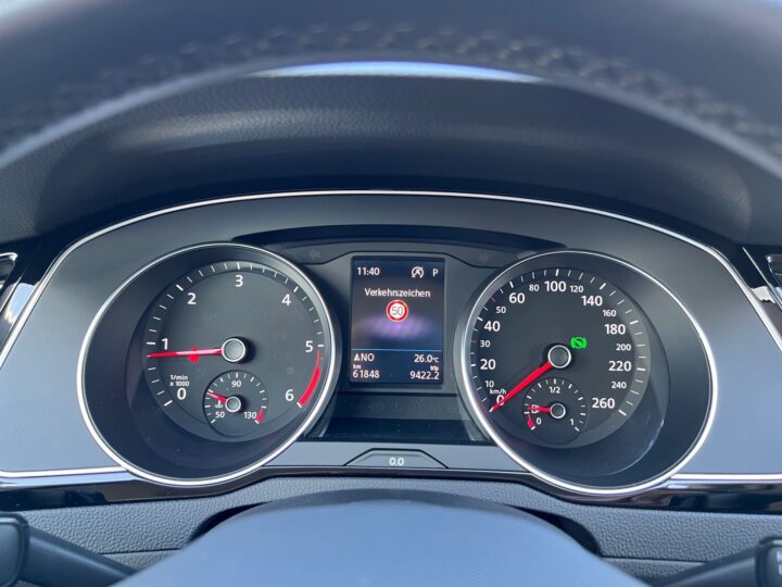 Abbildung Fahrzeugdetailansicht Volkswagen Passat Variant - Nr. 16
