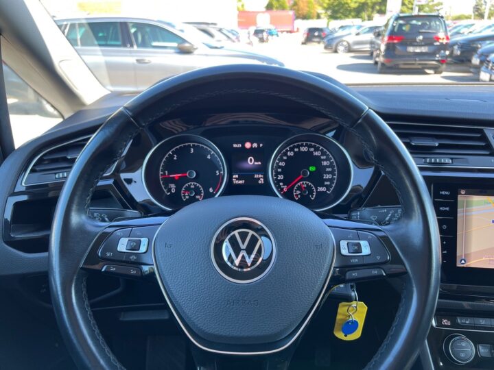Abbildung Fahrzeugdetailansicht Volkswagen Touran - Nr. 15