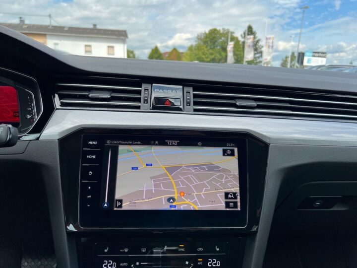 Abbildung Fahrzeugdetailansicht Volkswagen Passat Variant - Nr. 25