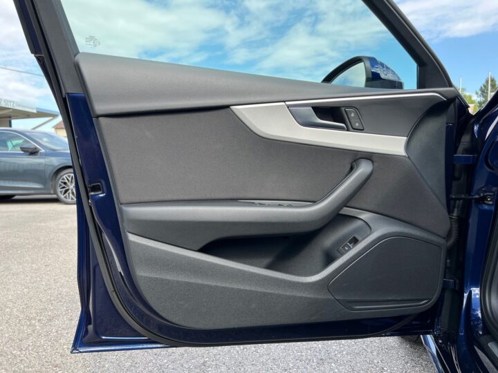 Abbildung Fahrzeugdetailansicht Audi A4 - Nr. 28
