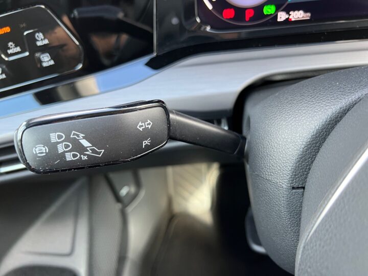 Abbildung Fahrzeugdetailansicht Volkswagen Golf Variant - Nr. 43