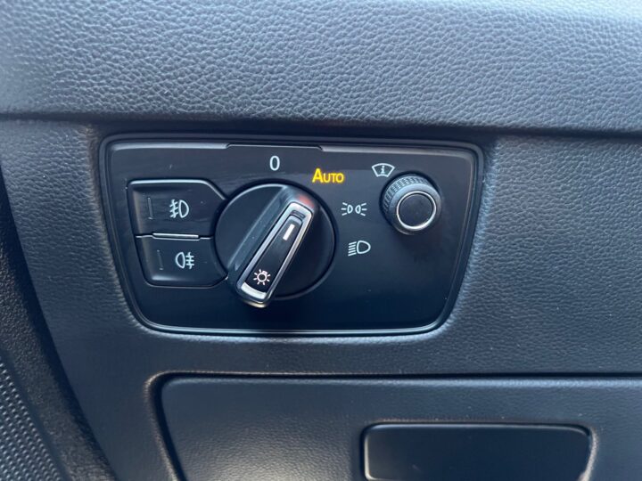 Abbildung Fahrzeugdetailansicht Volkswagen Passat Variant - Nr. 43