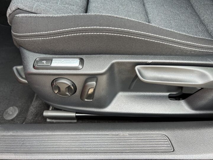 Abbildung Fahrzeugdetailansicht Volkswagen Passat Variant - Nr. 32