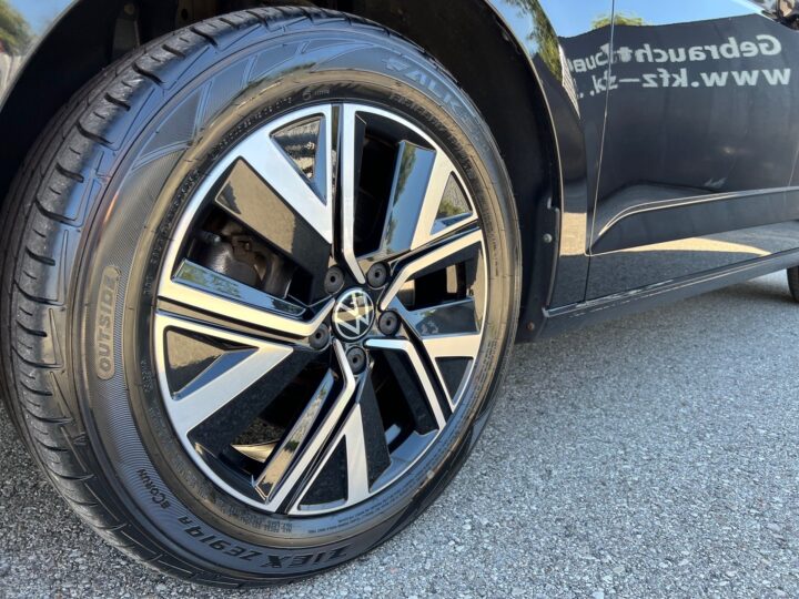 Abbildung Fahrzeugdetailansicht Volkswagen Touran - Nr. 37