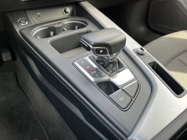 Abbildung Fahrzeugdetailansicht Audi A4 - Nr. 45