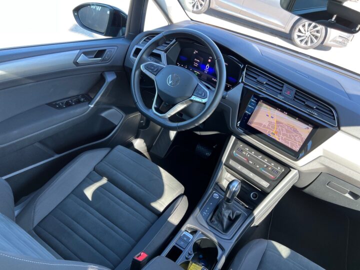 Abbildung Fahrzeugdetailansicht Volkswagen Touran - Nr. 11