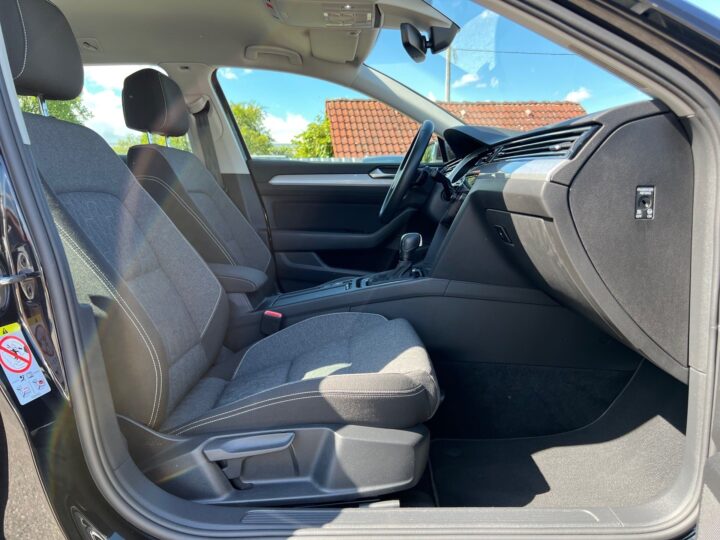 Abbildung Fahrzeugdetailansicht Volkswagen Passat Variant - Nr. 34
