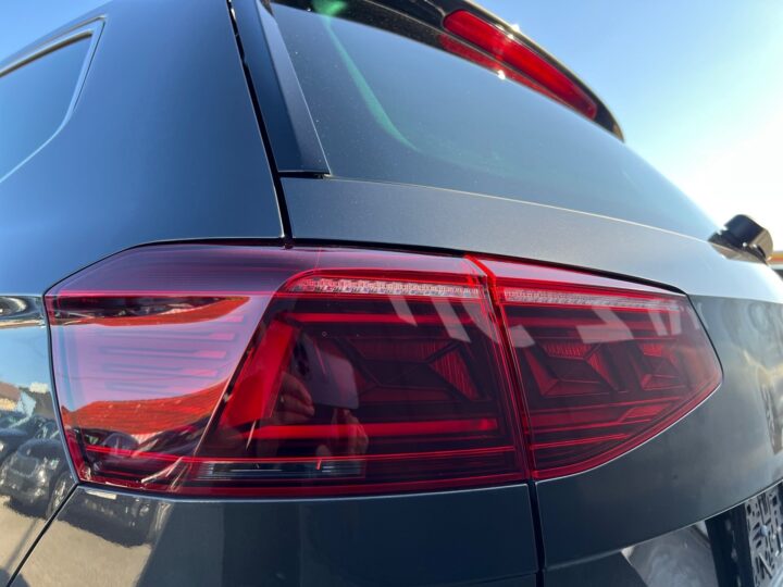 Abbildung Fahrzeugdetailansicht Volkswagen Passat Variant - Nr. 38