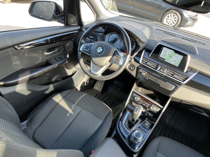 Abbildung Fahrzeugdetailansicht BMW 218 - Nr. 11