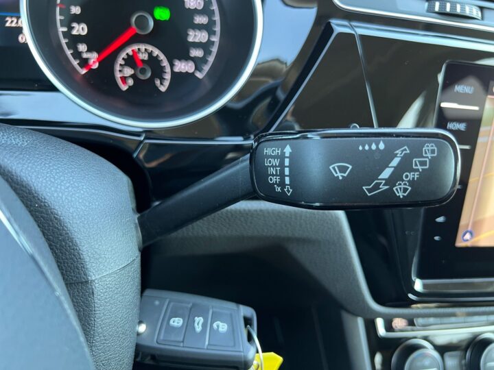 Abbildung Fahrzeugdetailansicht Volkswagen Touran - Nr. 43