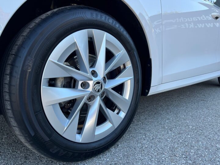 Abbildung Fahrzeugdetailansicht Skoda Octavia - Nr. 37