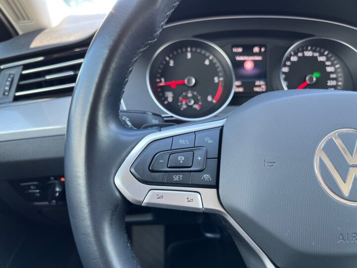 Abbildung Fahrzeugdetailansicht Volkswagen Passat Variant - Nr. 40