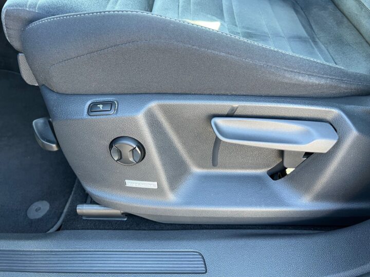 Abbildung Fahrzeugdetailansicht Volkswagen Touran - Nr. 30